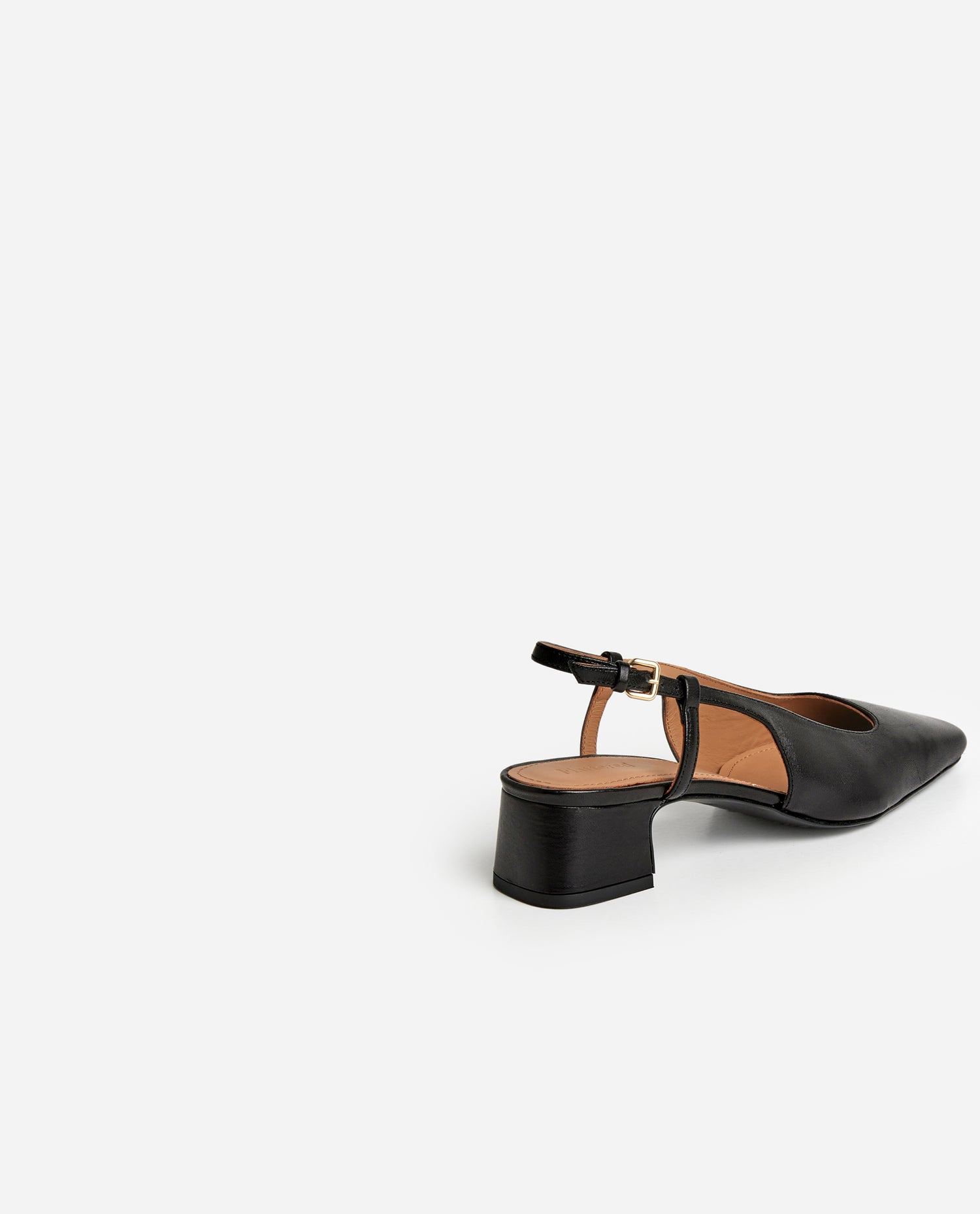 Yksityiskohtia mustista Flattered Elin korkokengistä