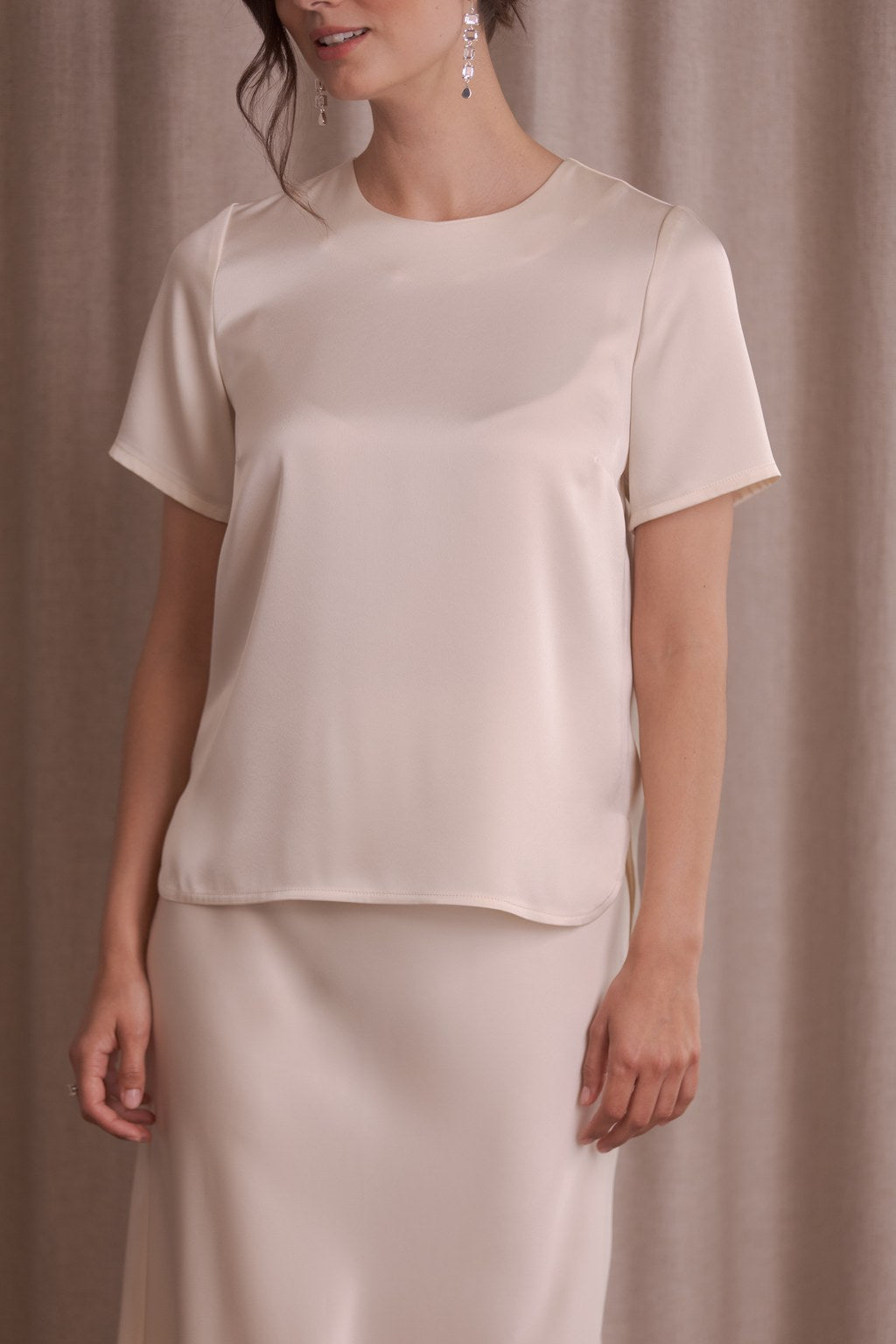 Lyhythihainen satiinipaita, Cream