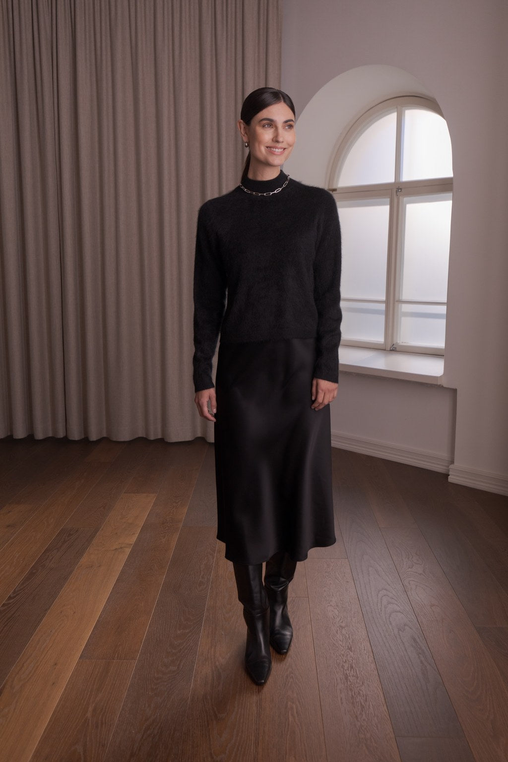 Pitkähihainen harjattu kashmirneule puolipoolokauluksella, Black