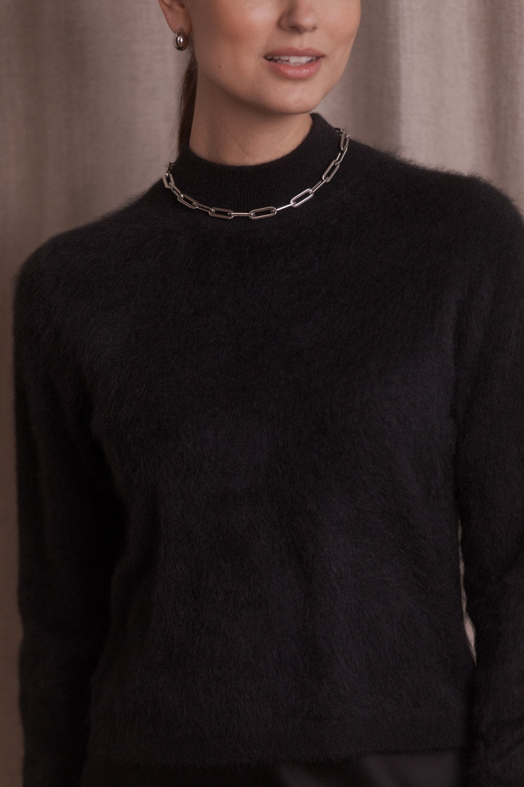 Pitkähihainen harjattu kashmirneule puolipoolokauluksella, Black