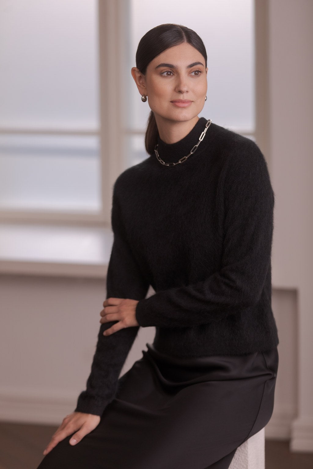 Pitkähihainen harjattu kashmirneule puolipoolokauluksella, Black