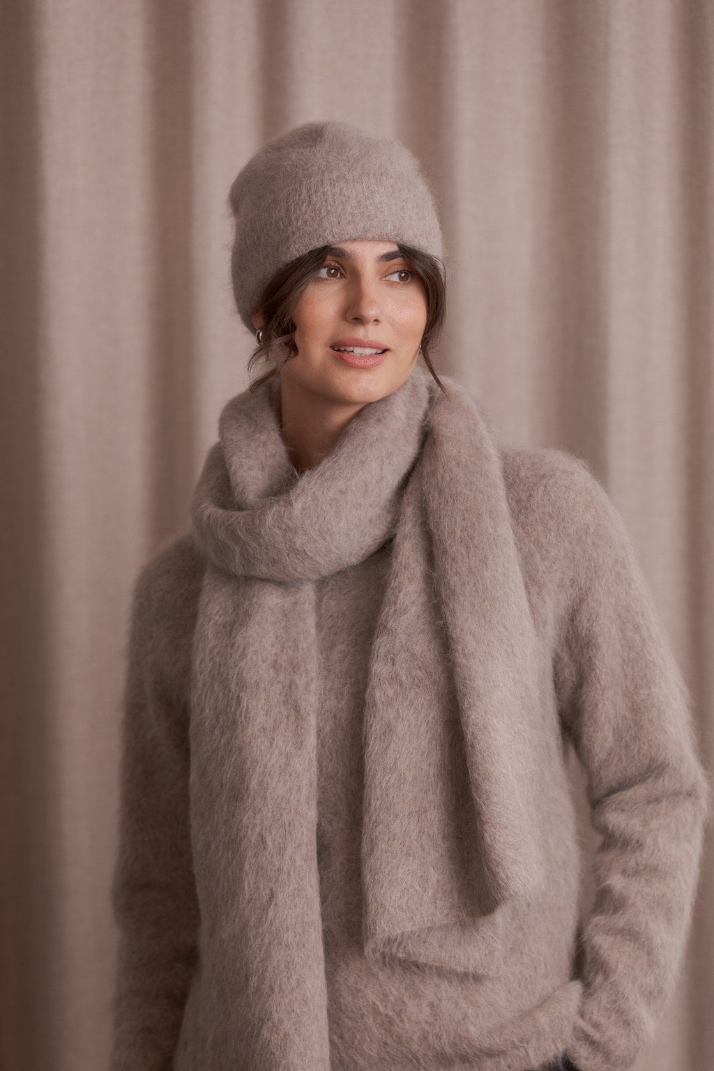 Alpakkasekoitehuivi, Greige