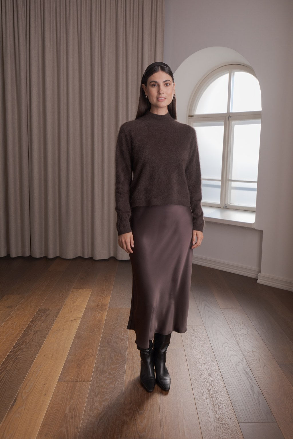 Pitkähihainen harjattu kashmirneule puolipoolokauluksella, Dark chocolate