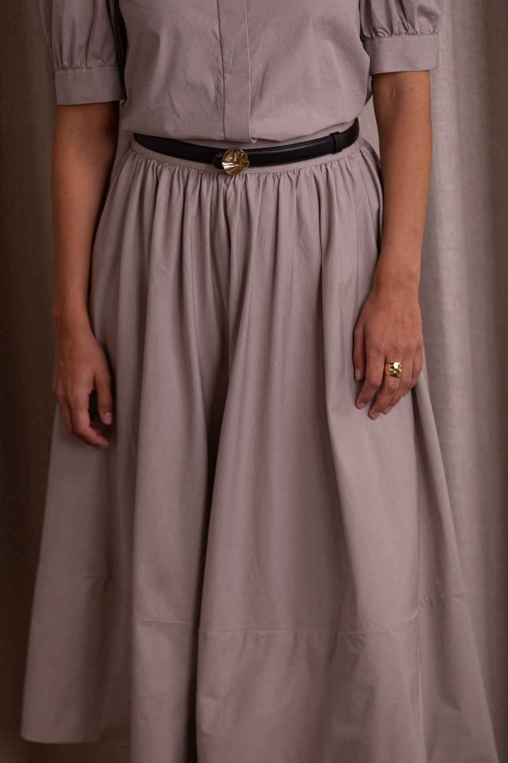 Puuvillahame leveällä käänteellä, Original Story