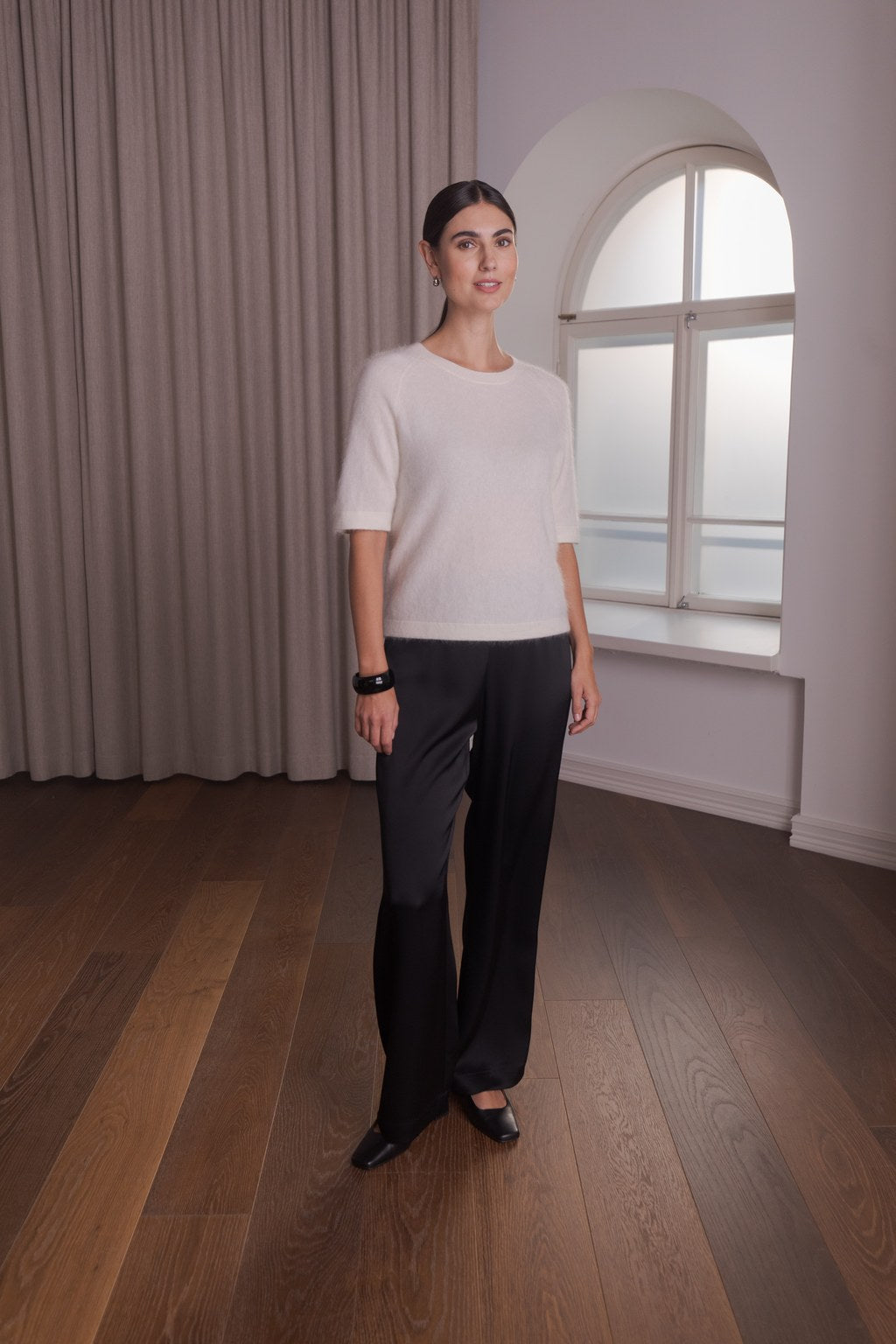 100 % valmistettu naisten valkoinen harjattu kashmirneule.