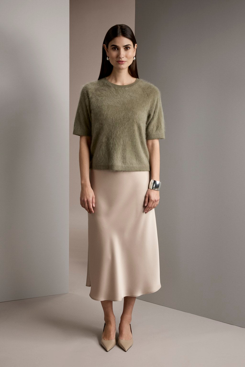 Short sleeve brushed cashmere sweater, light olive.