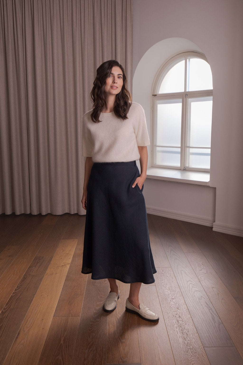Leveähelmainen pellavahame, Dark navy