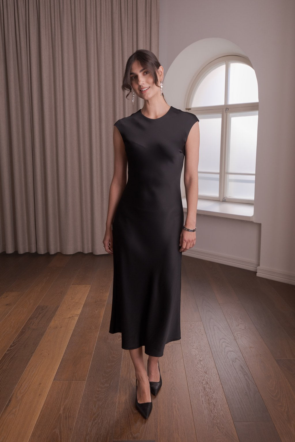 Satiinimekko, Black