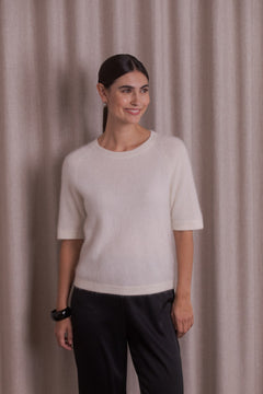 Naisten valkoinen harjattu lyhythihainen kashmirneule, cream.