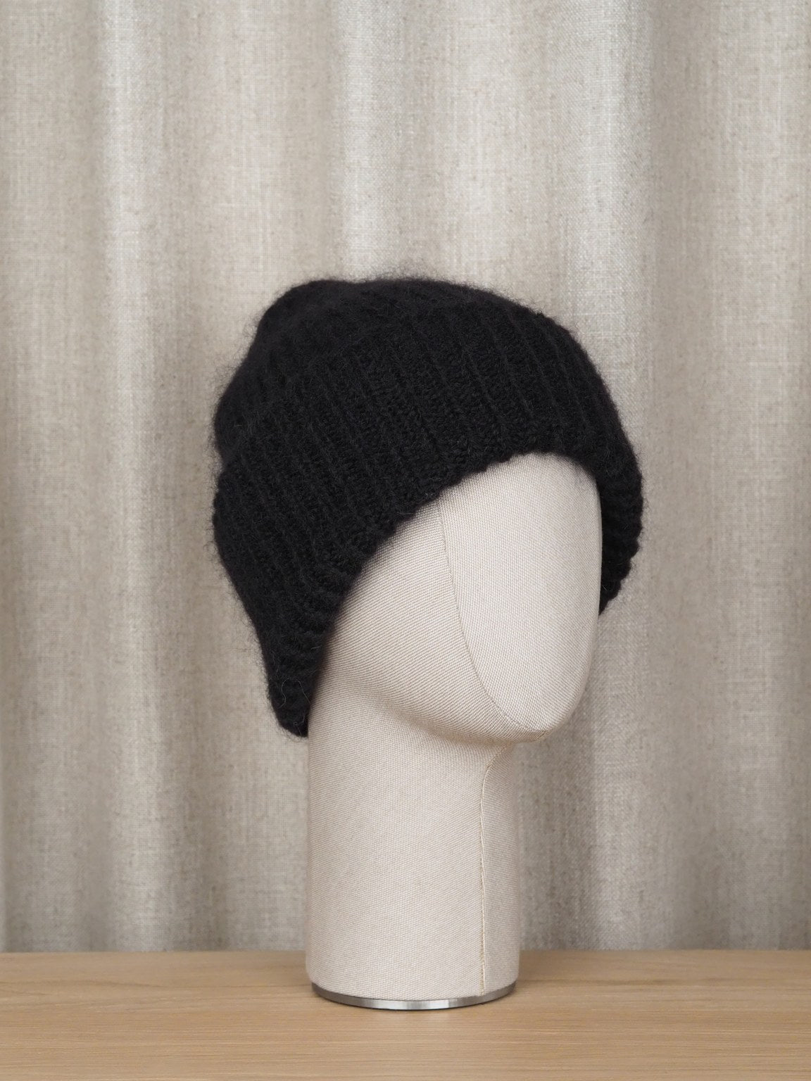 Pipo kid mohair -sekoitteesta, Black