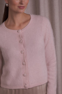 Lähikuva Original Storyn kashmirista valmistetusta pitkähihaisesta neuletakista sävyssä pale pink