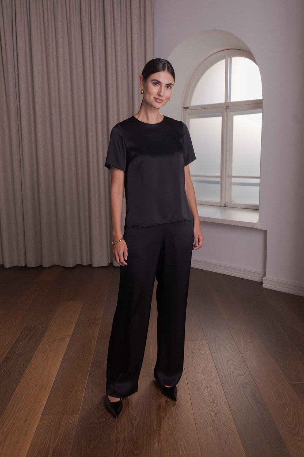 Original Storyn leveälahkeiset satiinihousut